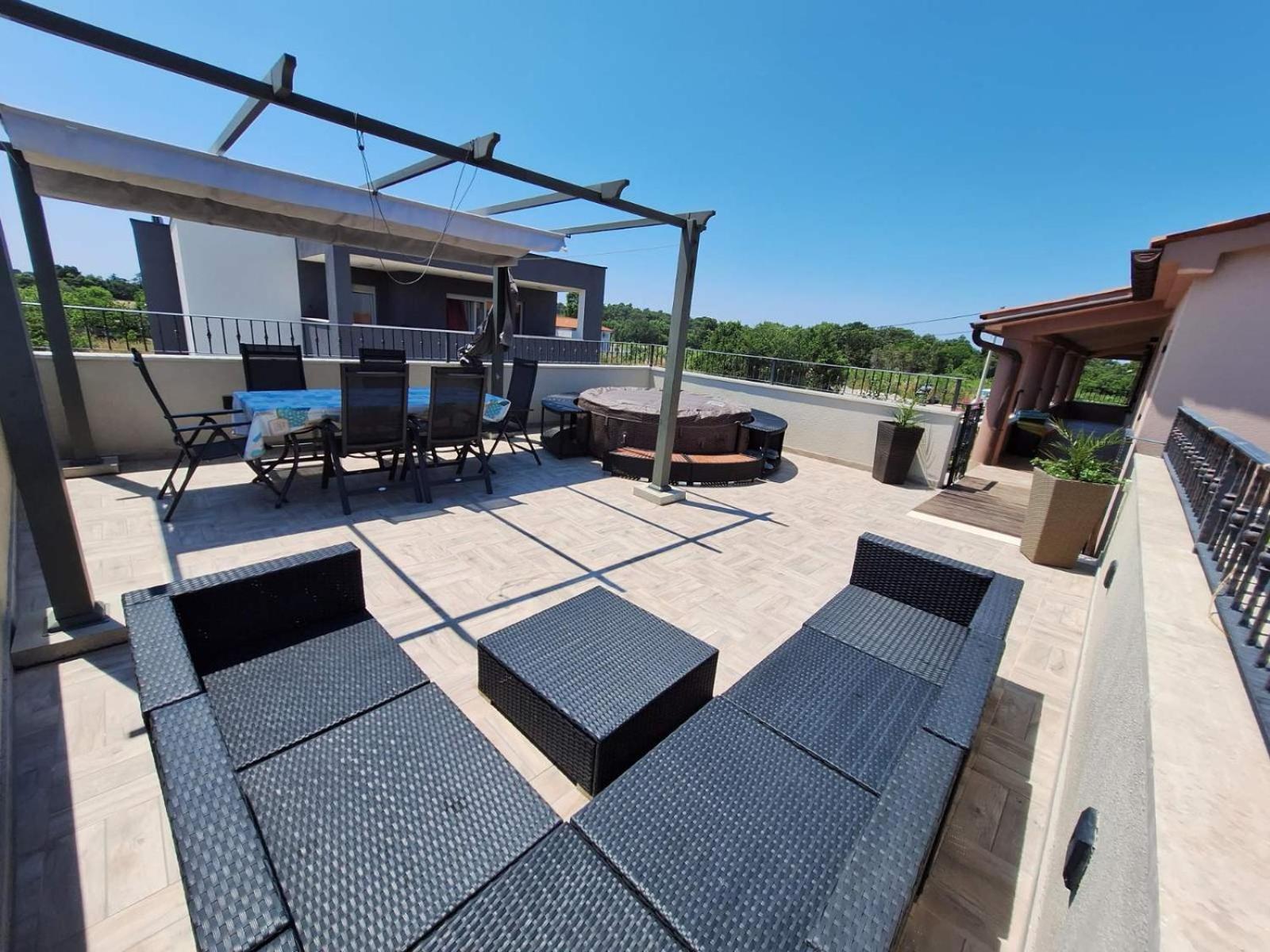Apartments Ines พูลา ภายนอก รูปภาพ