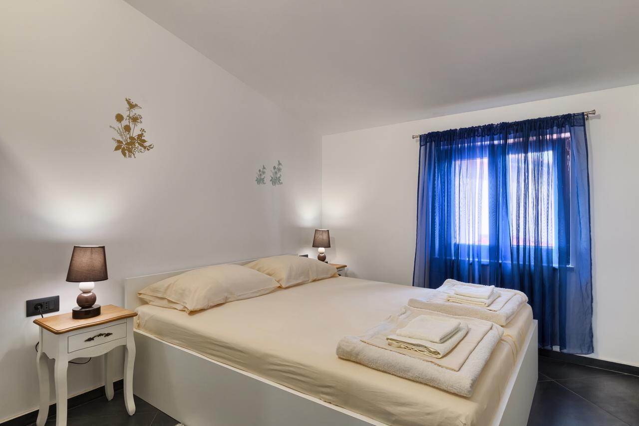 Apartments Ines พูลา ภายนอก รูปภาพ