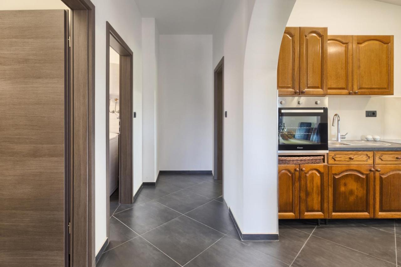 Apartments Ines พูลา ภายนอก รูปภาพ