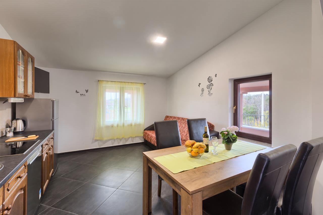 Apartments Ines พูลา ภายนอก รูปภาพ