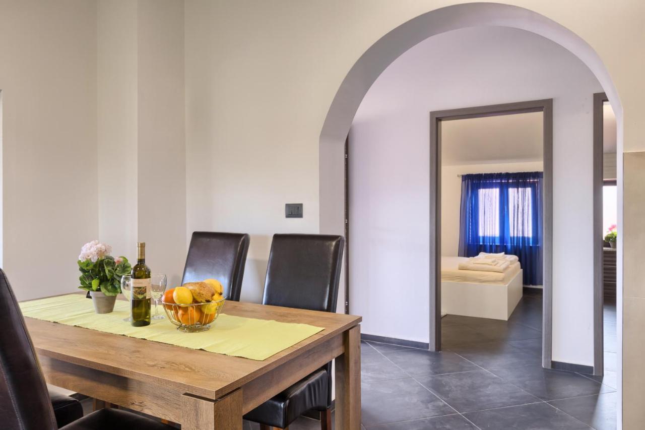 Apartments Ines พูลา ภายนอก รูปภาพ