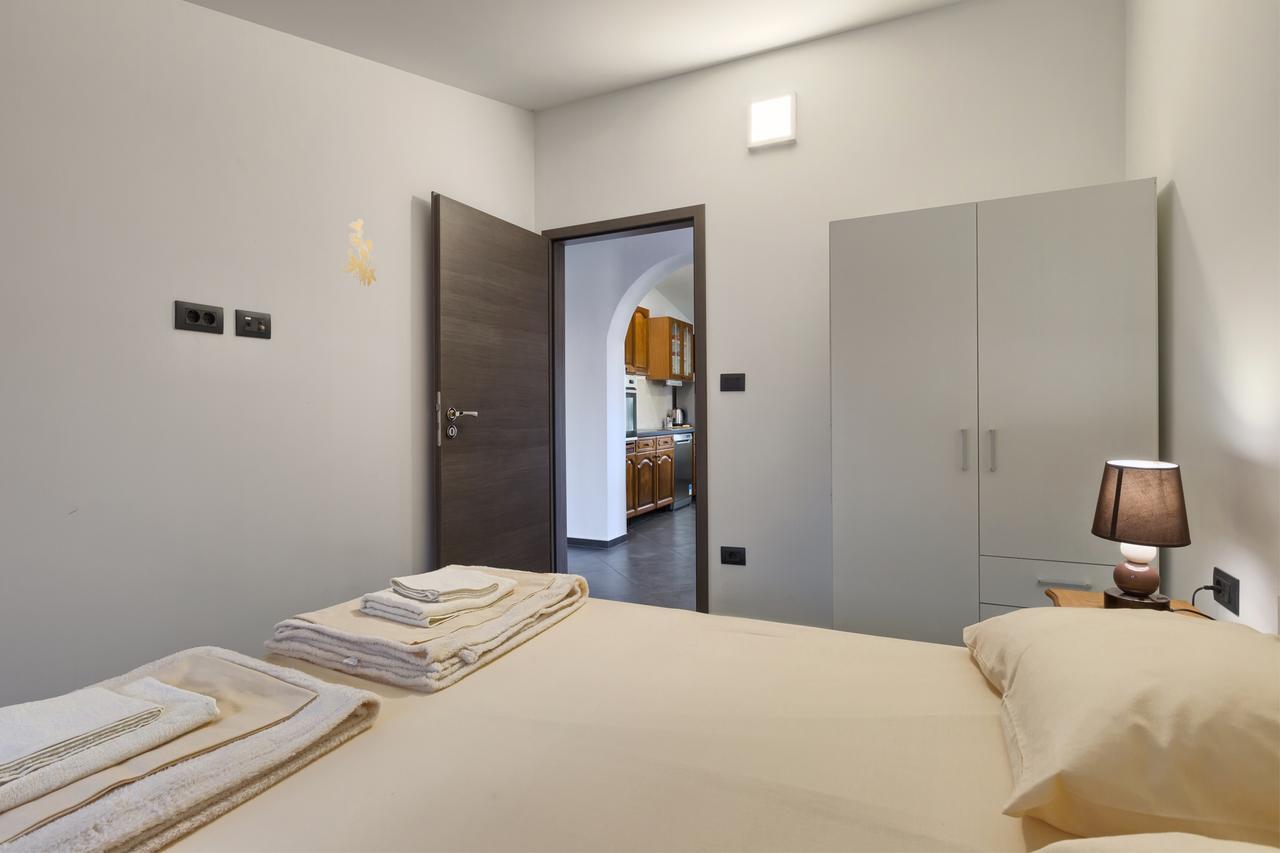 Apartments Ines พูลา ภายนอก รูปภาพ