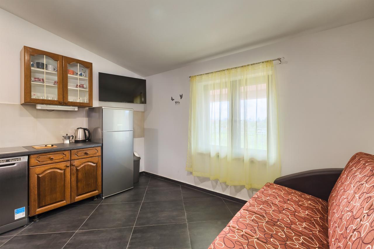 Apartments Ines พูลา ภายนอก รูปภาพ