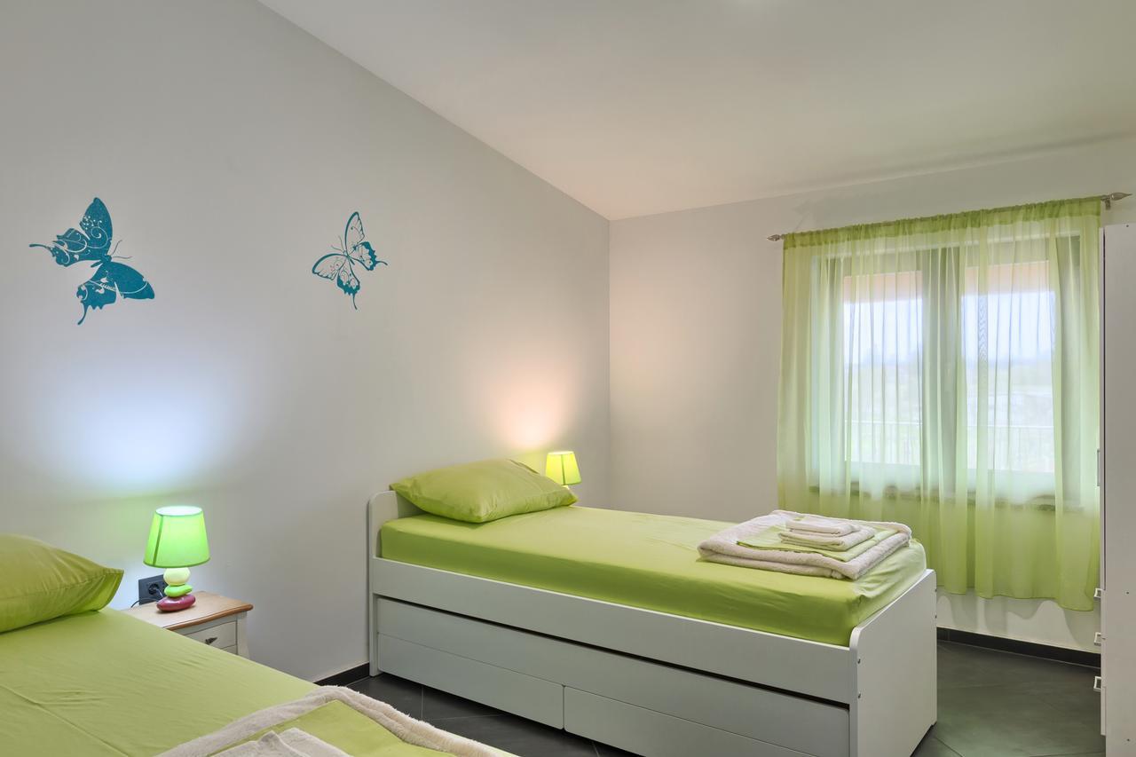Apartments Ines พูลา ภายนอก รูปภาพ