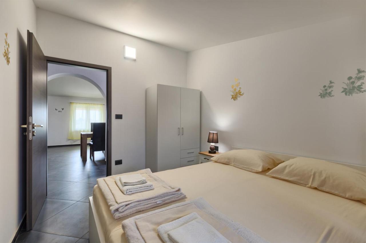 Apartments Ines พูลา ภายนอก รูปภาพ
