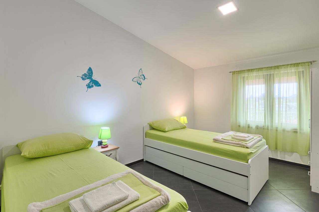 Apartments Ines พูลา ภายนอก รูปภาพ