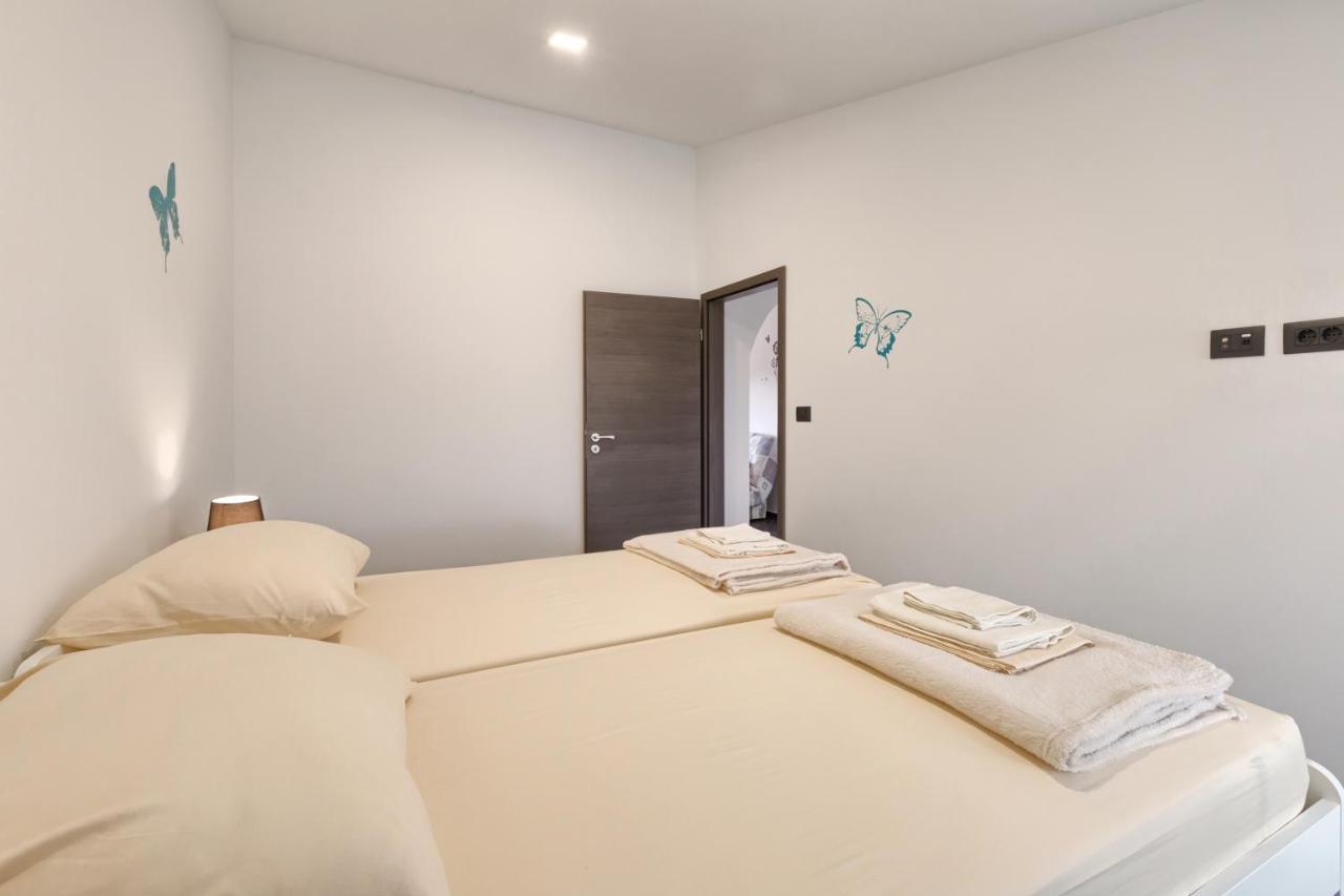 Apartments Ines พูลา ภายนอก รูปภาพ