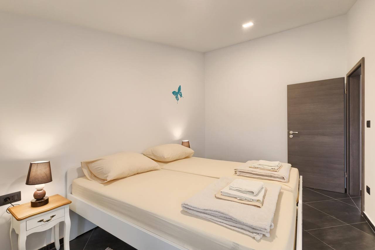 Apartments Ines พูลา ภายนอก รูปภาพ
