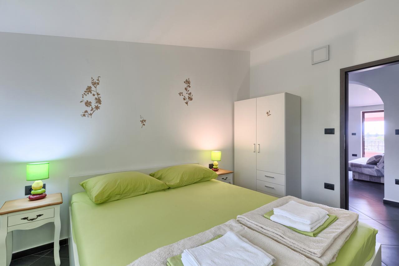 Apartments Ines พูลา ภายนอก รูปภาพ