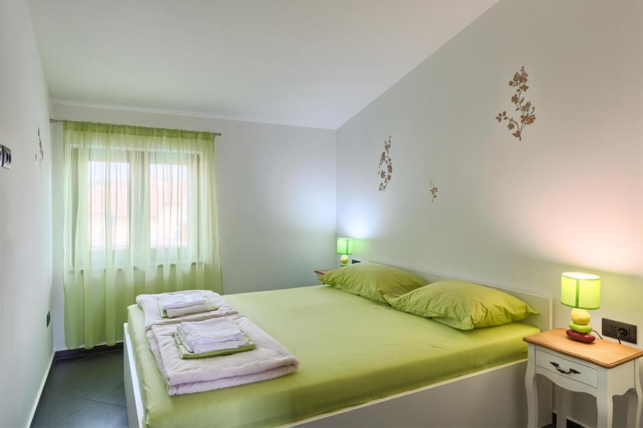 Apartments Ines พูลา ภายนอก รูปภาพ
