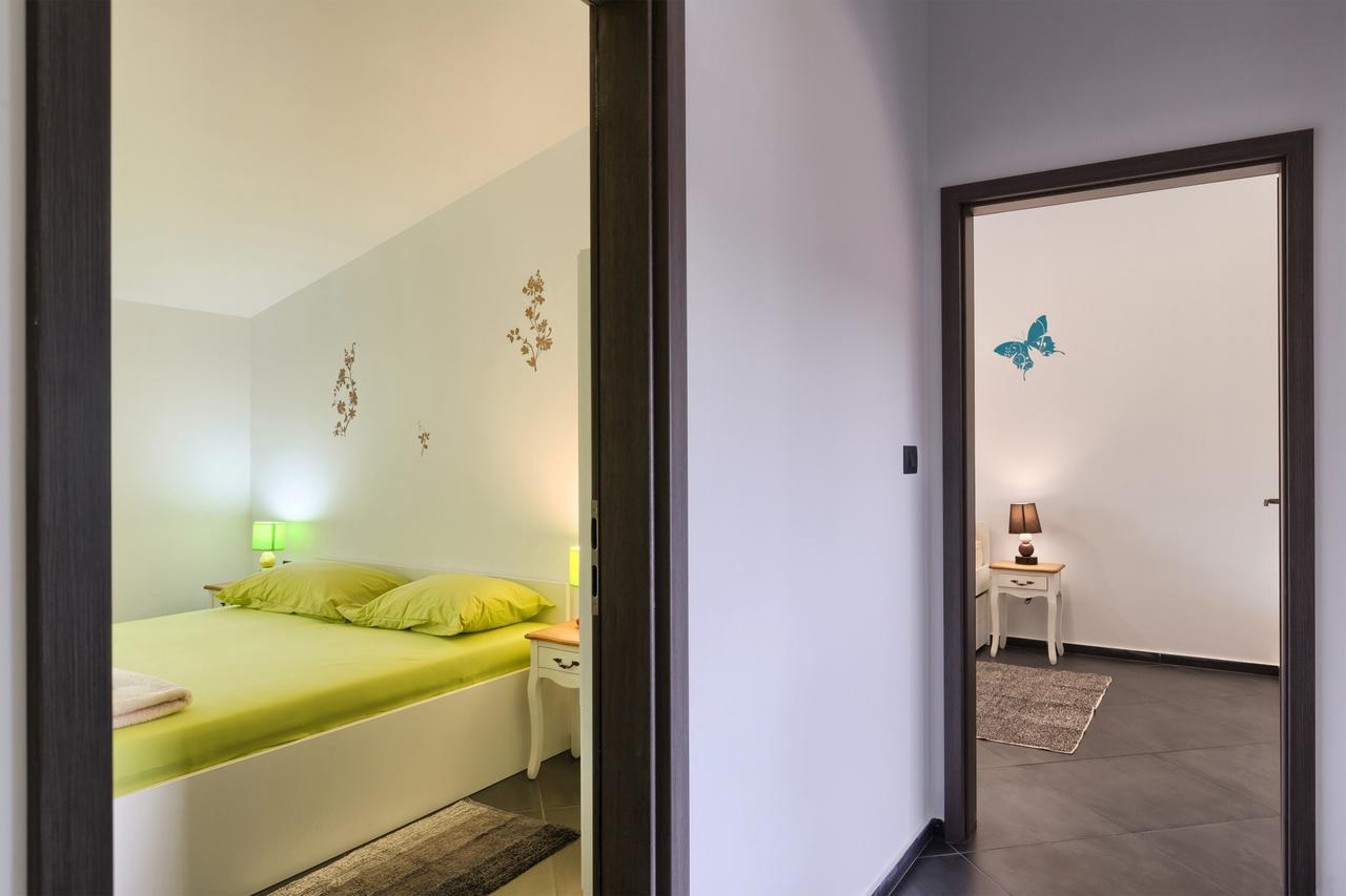 Apartments Ines พูลา ภายนอก รูปภาพ