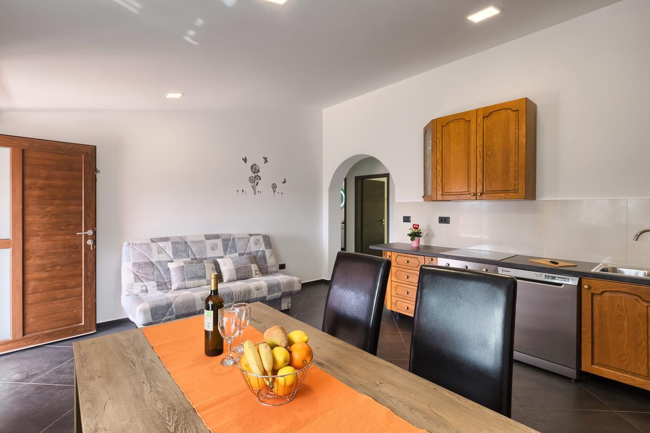 Apartments Ines พูลา ภายนอก รูปภาพ